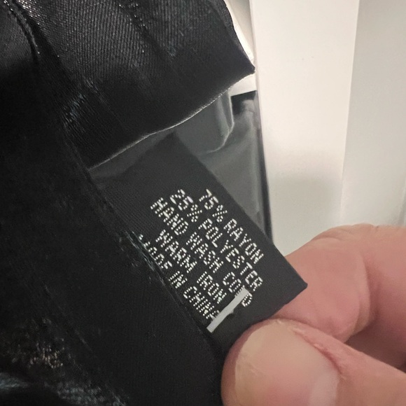 Cejon Metallic Shimmery Black Wrap - Picture 4 of 4